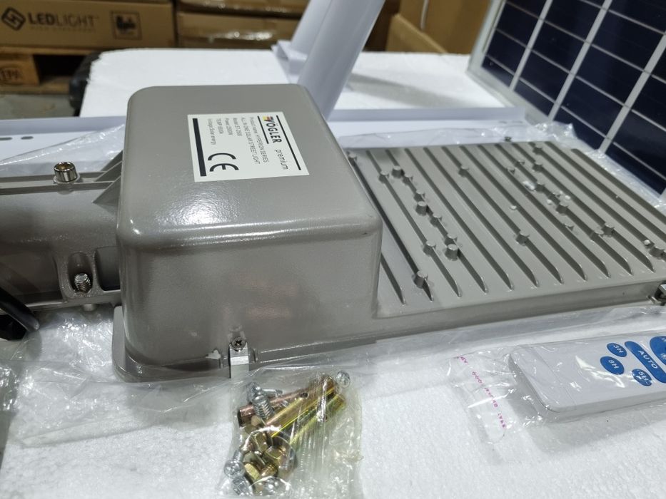Lampa Uliczna Solarna VÖGLER GmBh wersja PREMIUM 2500W, latarnia