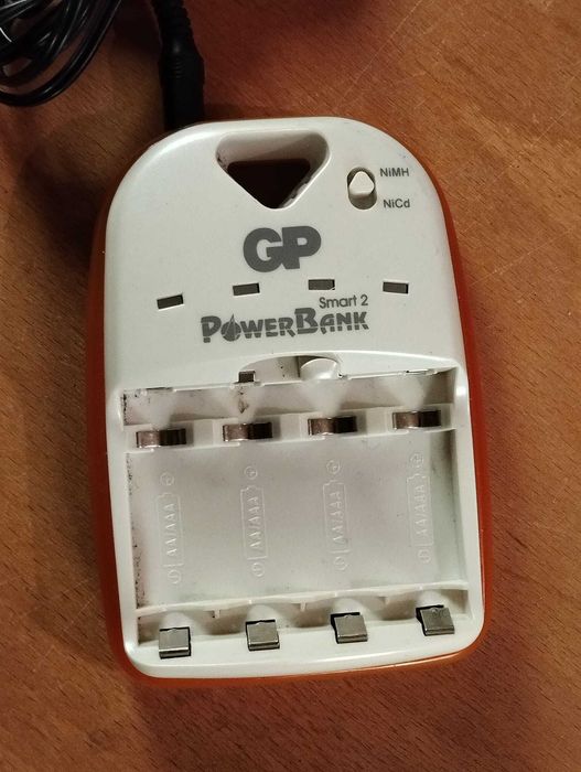 Carregador Pilhas GP PowerBank Smart 2 - NiMH/NiCd