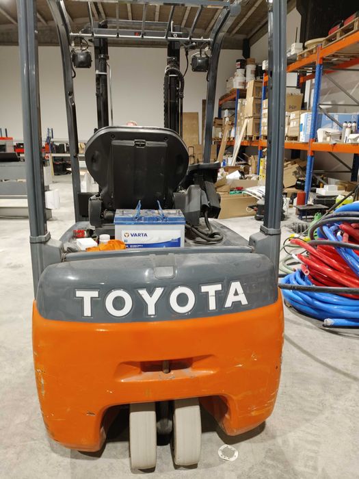 Empilhador elétrico Toyota 1600kg mastro 3,3mt