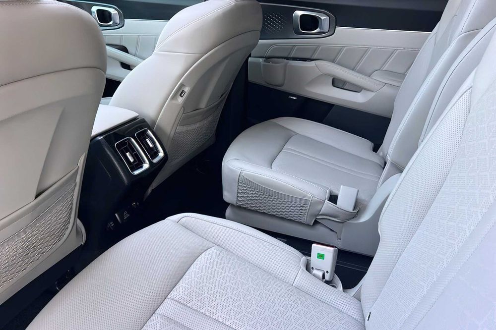 Kia Sorento Plug-In Hybrid SX      2022
