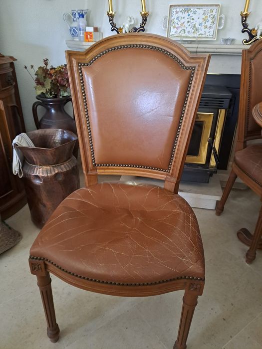 Mesa de jantar com 8 cadeiras