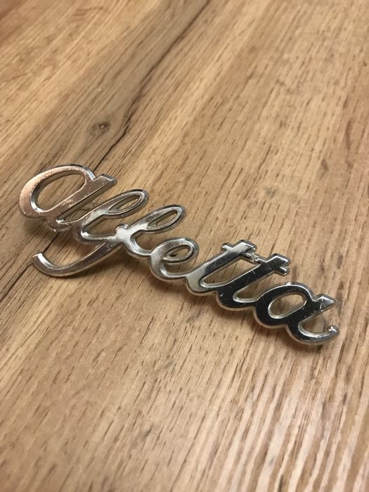 Значок Alfa Romeo Alfetta