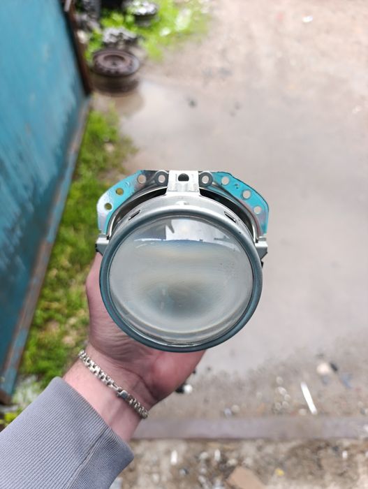 Отражатель линза фары ксенон Skoda Superb 2 С лампочкой