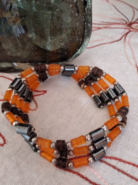 Colar ou bracelete com imans