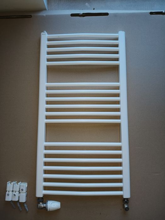 Grzejnik Nowy do łazienki biały rozstaw 50 cm