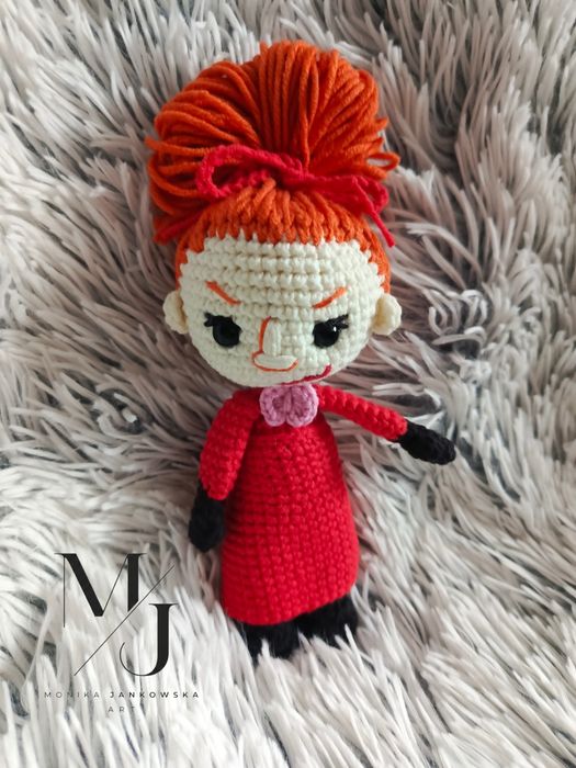 Szydełkowa Mała Złośnica – ręcznie robiona maskotka 19 cm