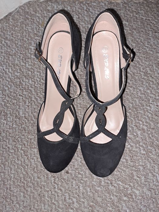 Sprzedam  buty na obcasie