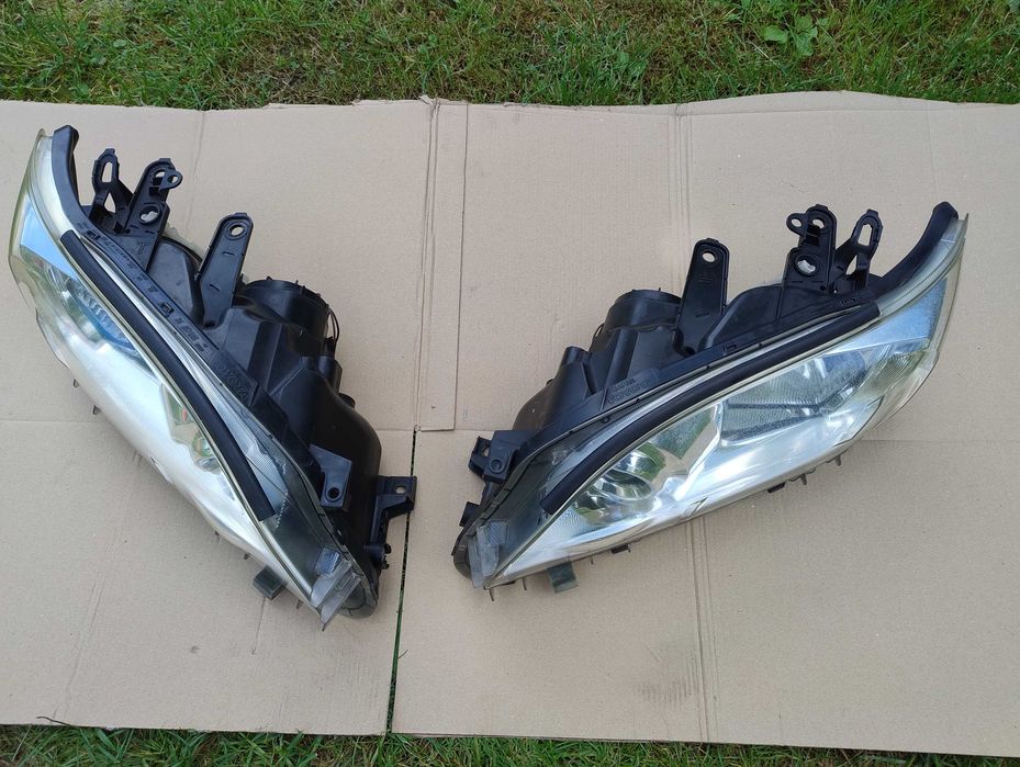 Komplet lamp Toyota RAV4 III – lewa i prawa