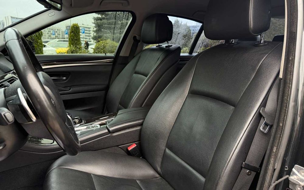 BMW 520I 2012 року