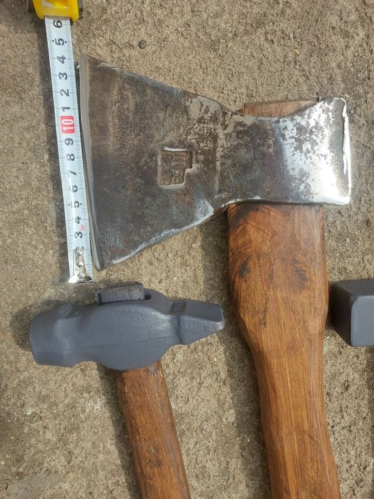 Топор ,молотки ,