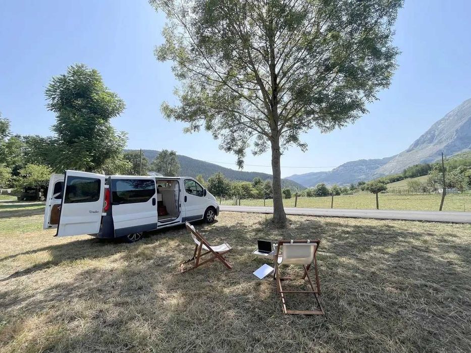 Renault Trafic Campervan (2012) – Móveis Removíveis & Solar Off-Grid!