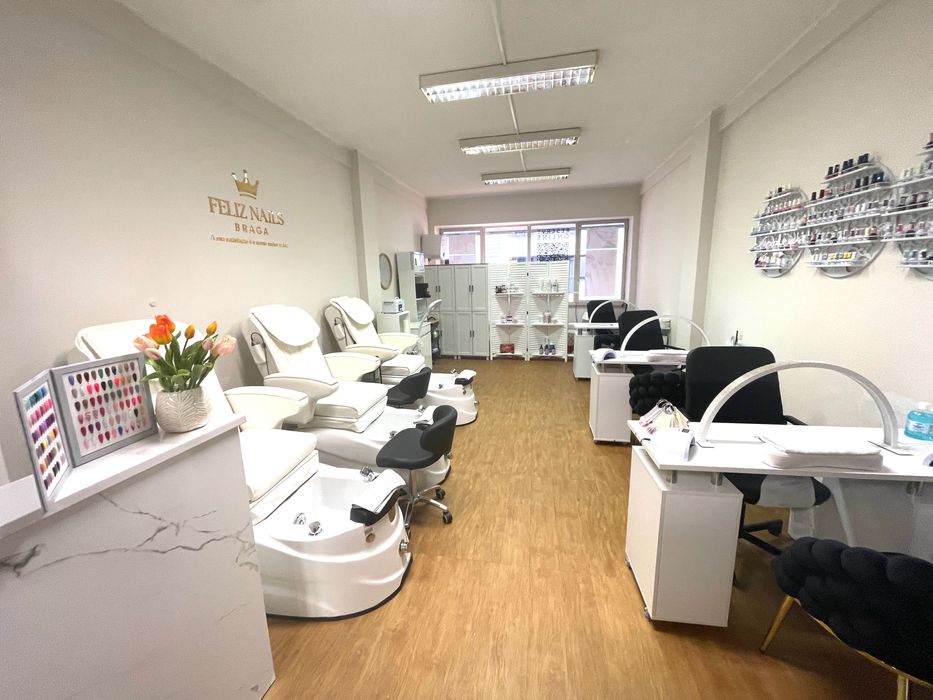 Sang tiệm nails ở Braga