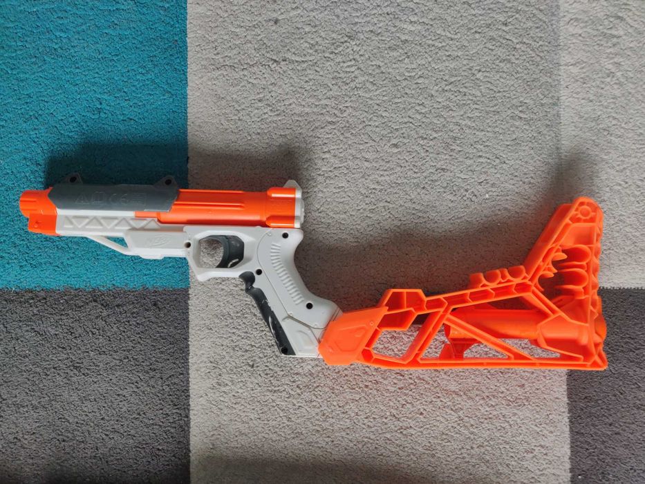 Pistolety NERFY 5 szt. kolekcja, sprawne, strzałki