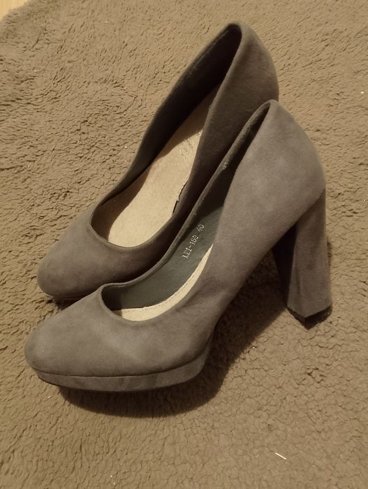 Szare szpilki rozmiar 40