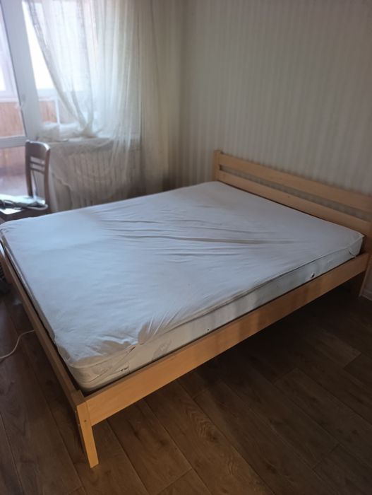 Продам кровать с матрацем и надматрасником