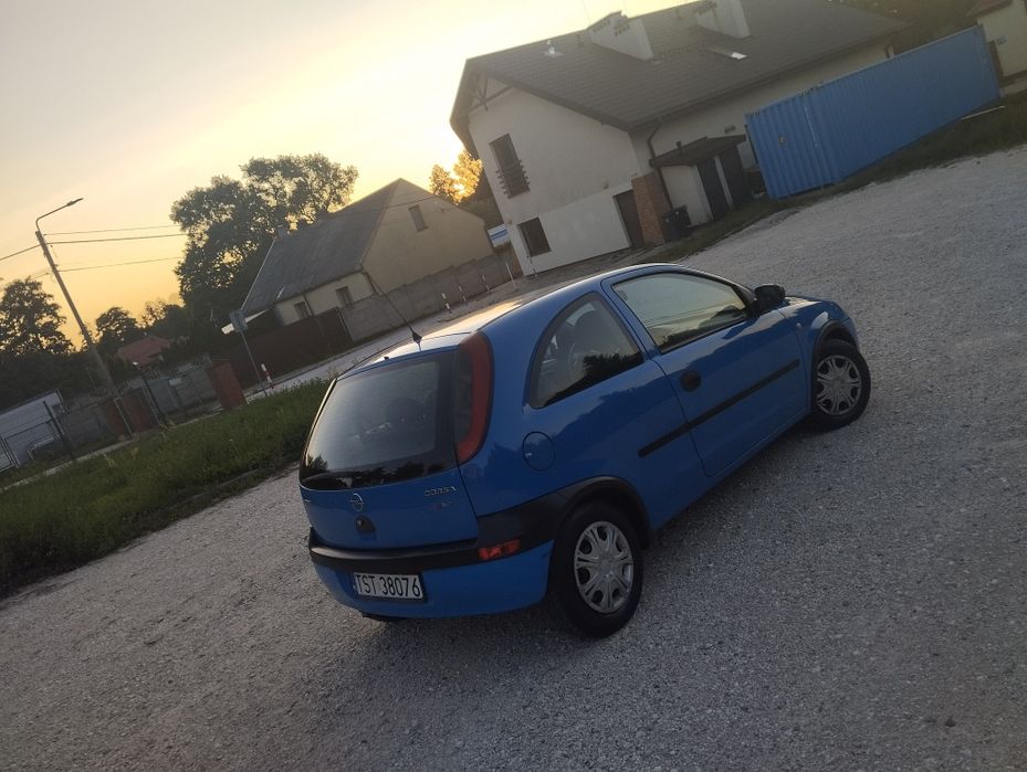 Sprzedam ładna corsę 1 0 benzyna przebieg 165381