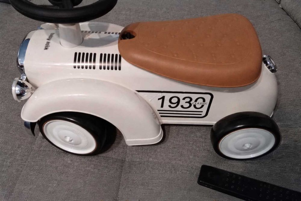 Autko nowe retro jeździk