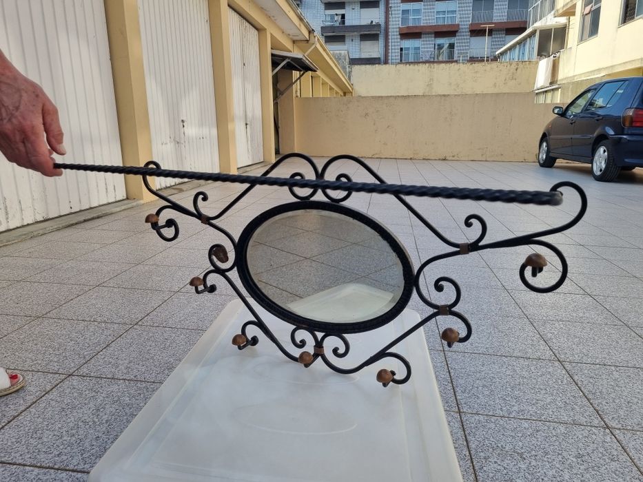 Bengaleiro de parede com espelho