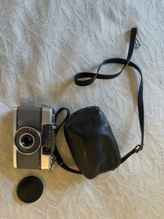 maquina fotográfica antiga Olympus Pen EE