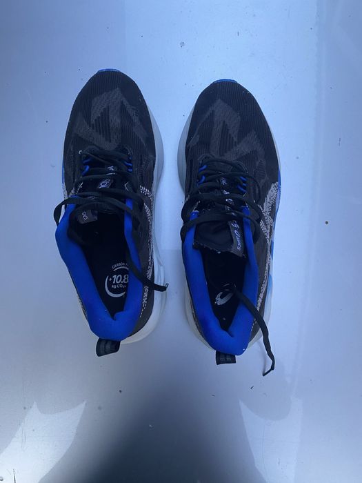 Бігові кросівки Asics novablast 5