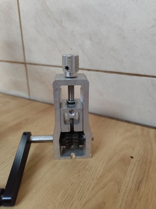 Máquina escarnar fios elétricos