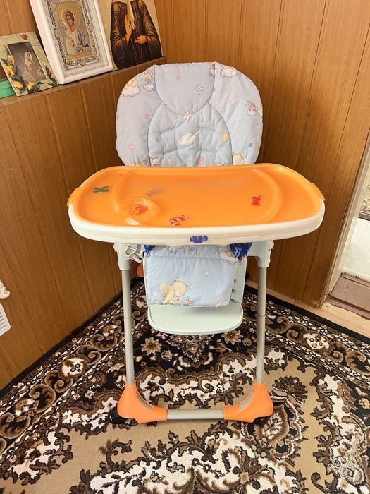 Стілець для годування.