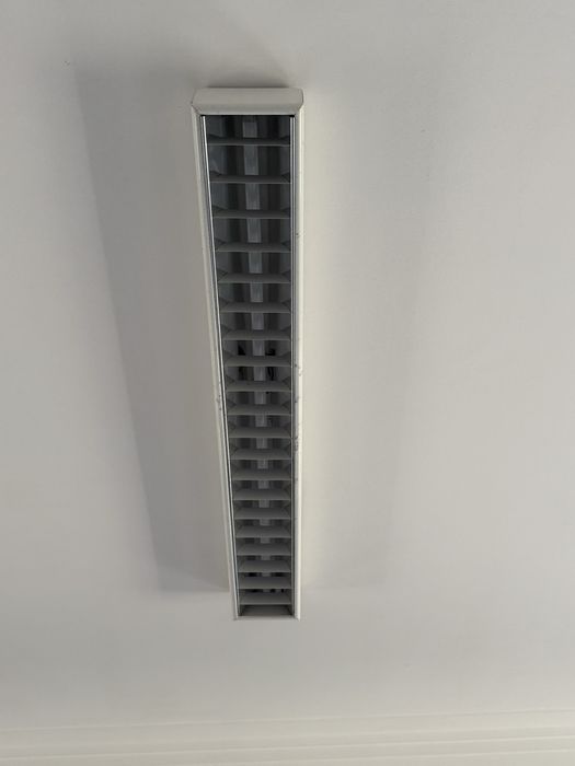 Luminárias de Teto Fluorescentes com Grelha