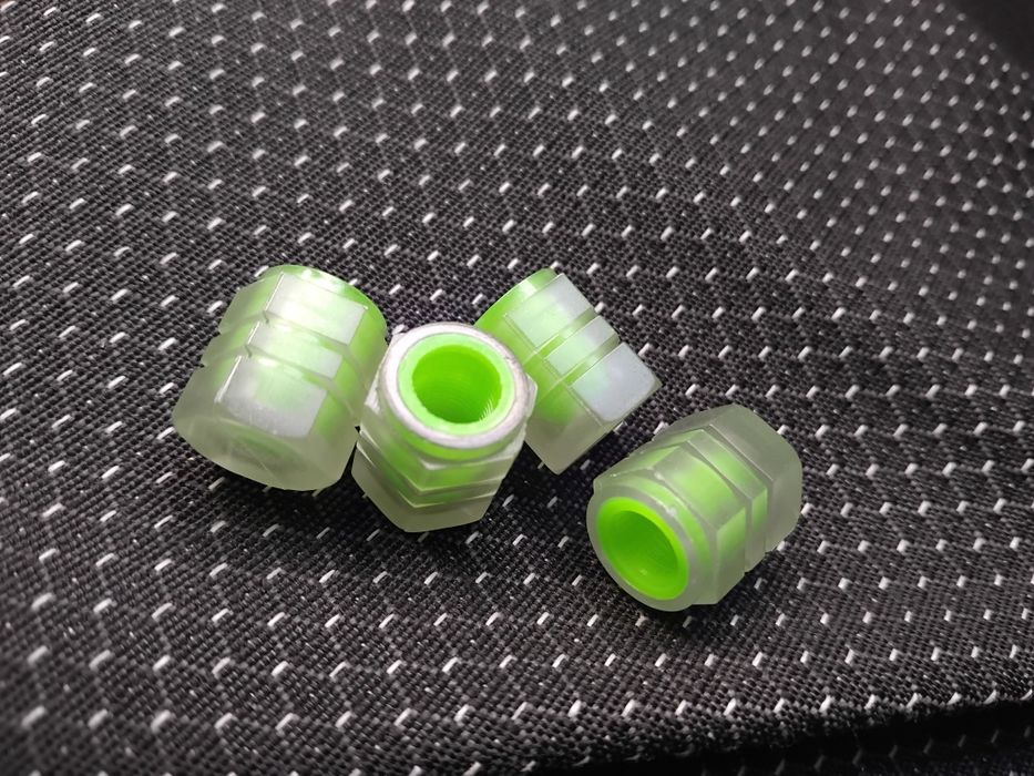 Светящиеся колпачки на колёса авто