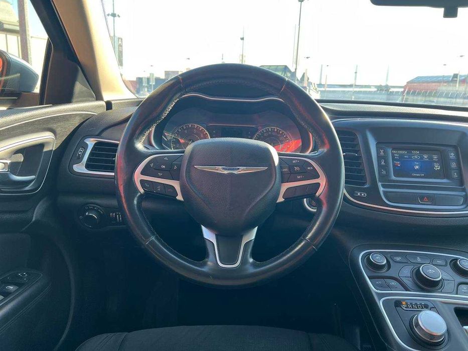 В продажі Chrysler 200 2014 року випуску.