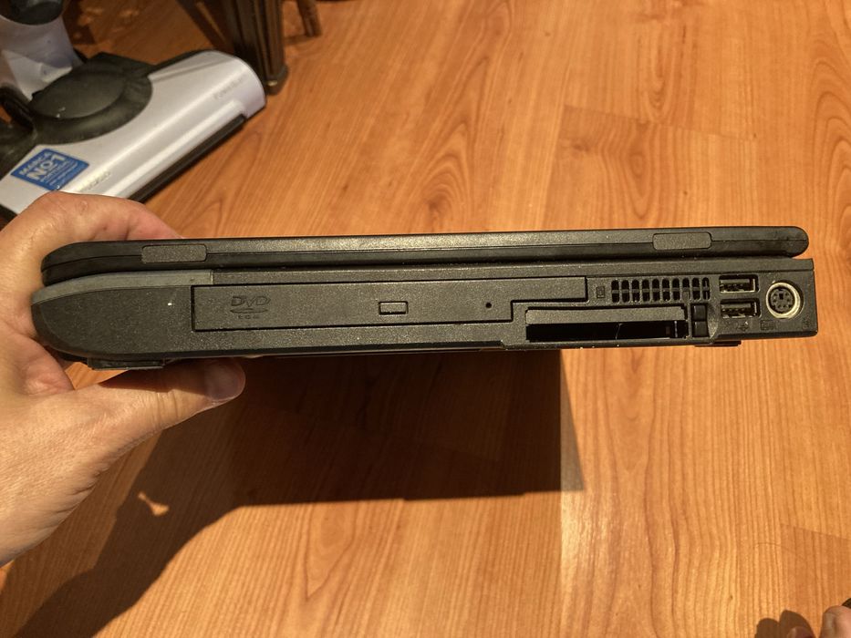 Computador Fugitsu siemens antigo para colecao