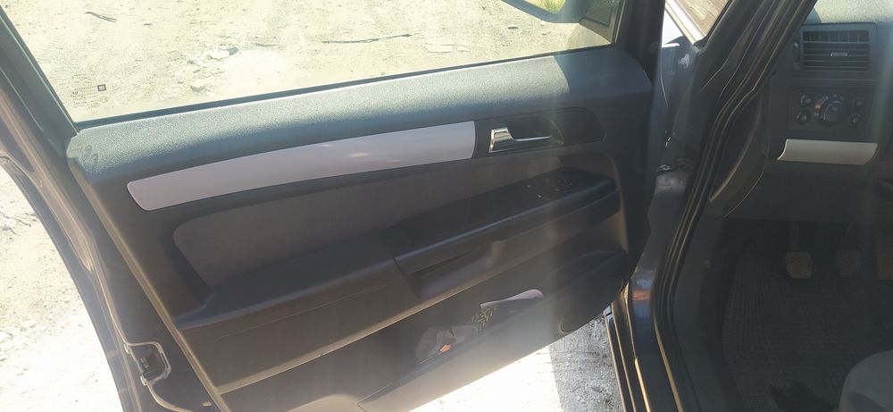 Продам авто опель зафіра б або обміняю на дешевше авто з вашою доплато