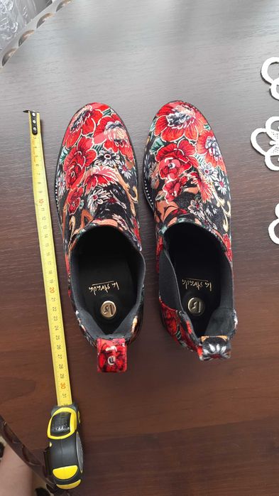 Чоботи (ботильйони) нові 38 р.