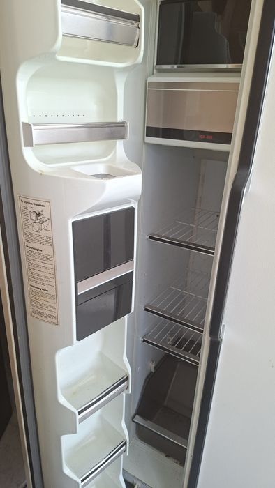 Frigorífico Americano Clássico GE Custom Dispenser – Estilo Retro