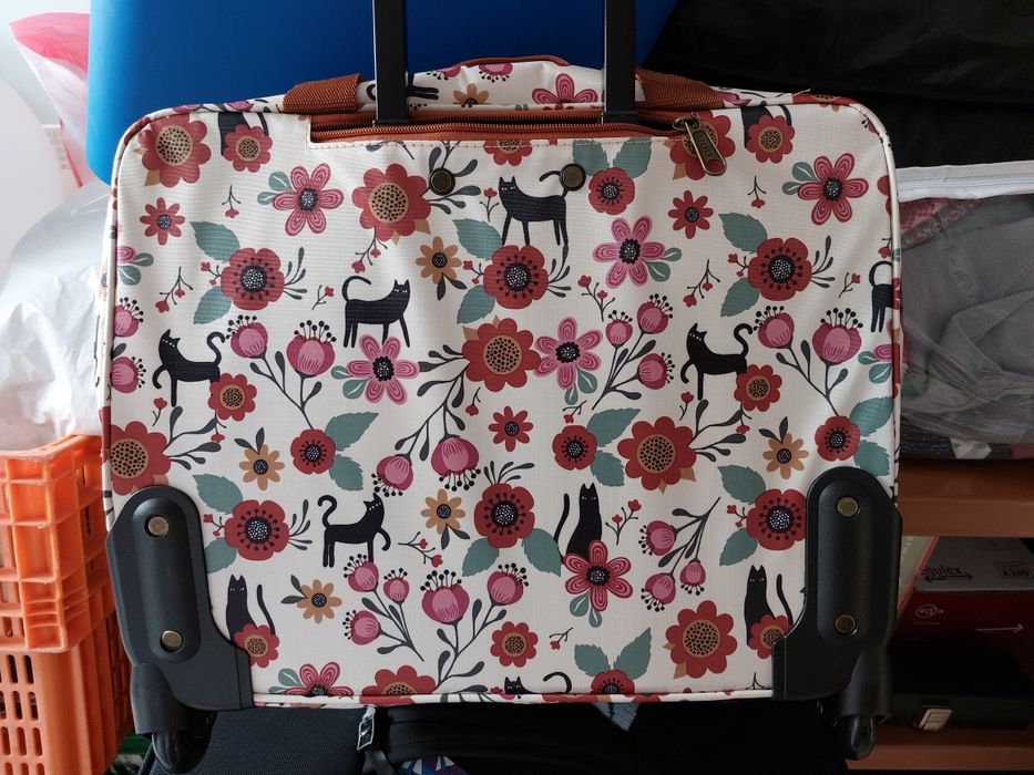 Mala nova Misako com rodas