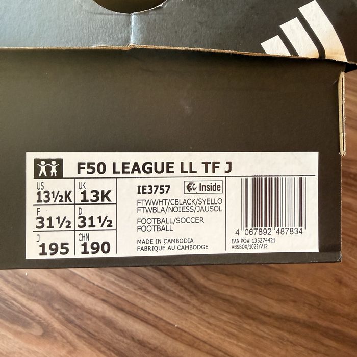 Vendo chuteiras de futebol adidas F50 League.