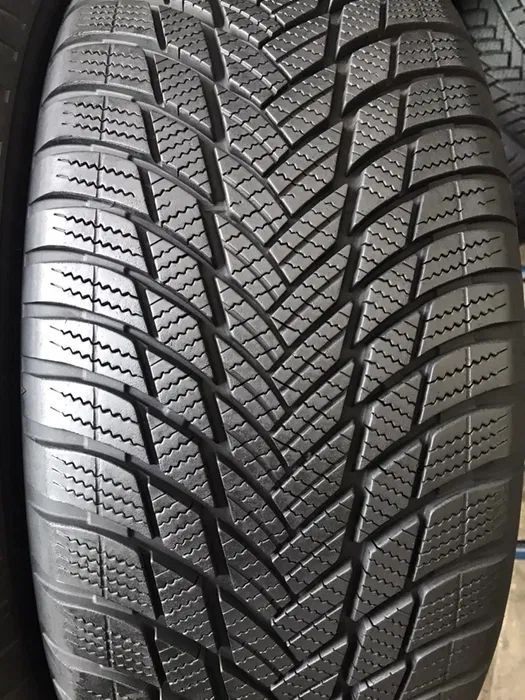 Купити зимові БУ шини гуму резину покришки колеса 215/55 R17 доставка, гарантія. Професійний підбір оптимальних шин під ваші умови.