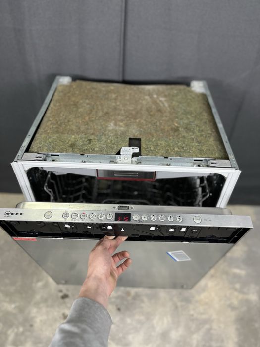 Вбудована посудомийна машина Neff з проекцією