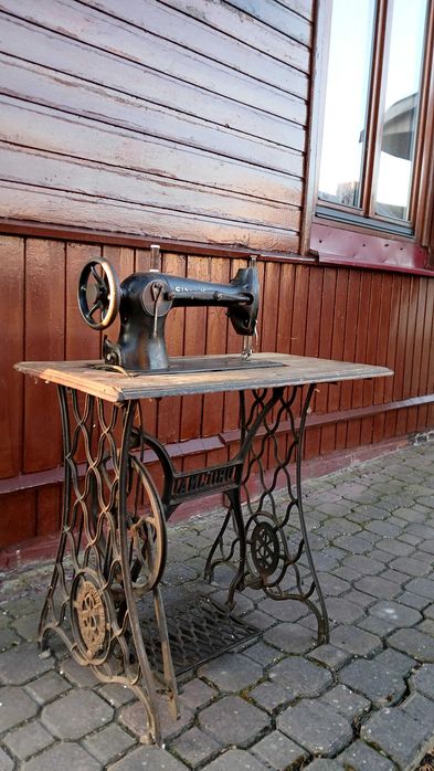 Stara maszyna do szycia Singer