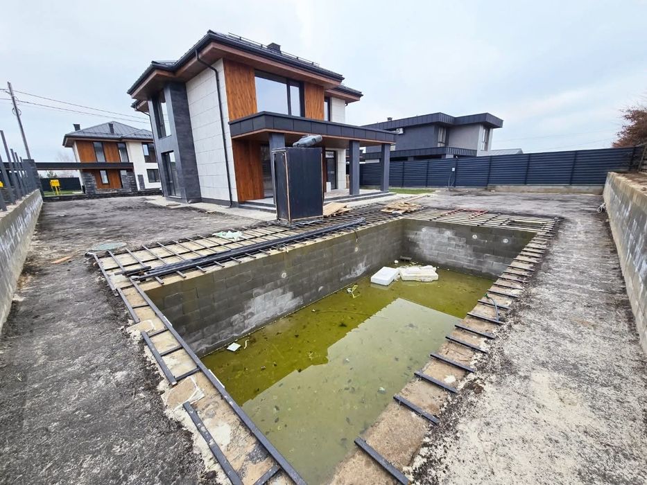 Будинок 190 м2 з басейном роблять газон фасад с. Ходосівка 8 км Київ