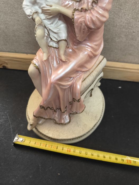 Estatueta Mãe e Filho.
Estatueta Decorativa Clássica Mãe e Filho -lll