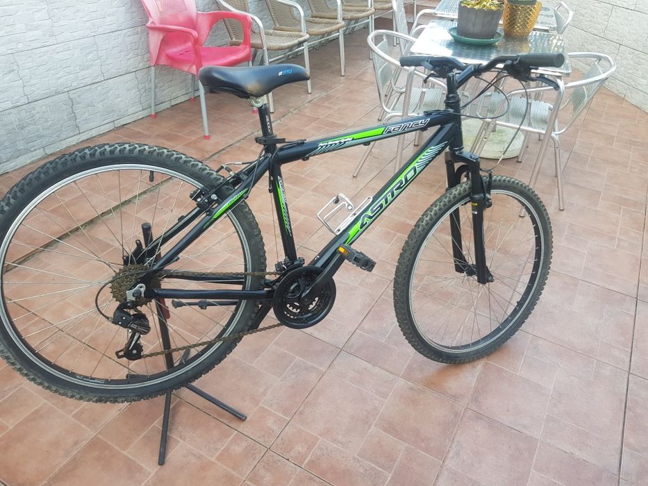 Bicicleta roda 26 nada a fazer pronta a rolar sem problemas
