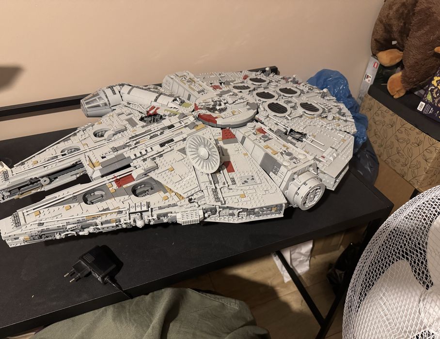 lego millenium falcon 75192 ucs