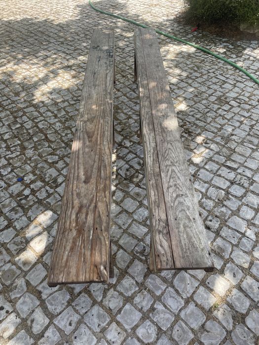 Conjunto rústico de madeira maciça – Mesa + 2 bancos