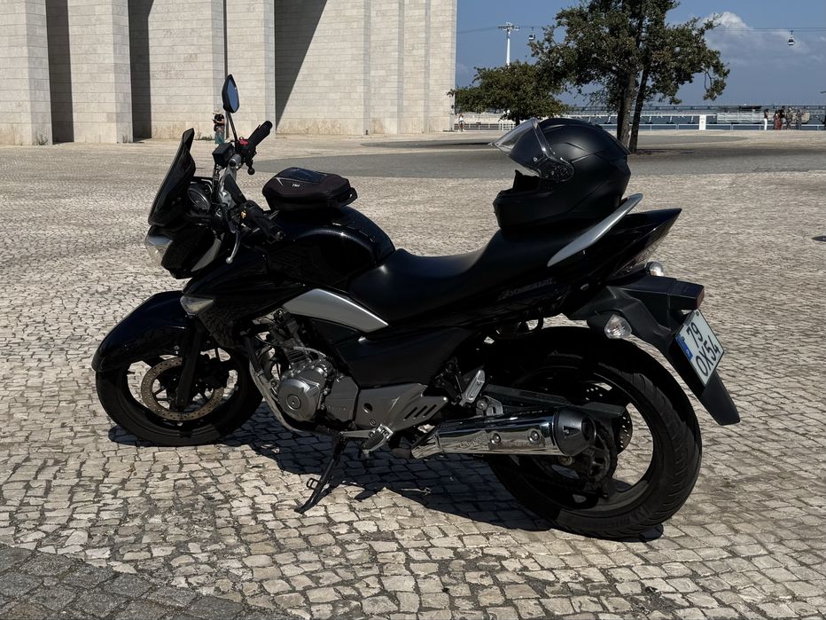 Suzuki Inazuma 250 DC