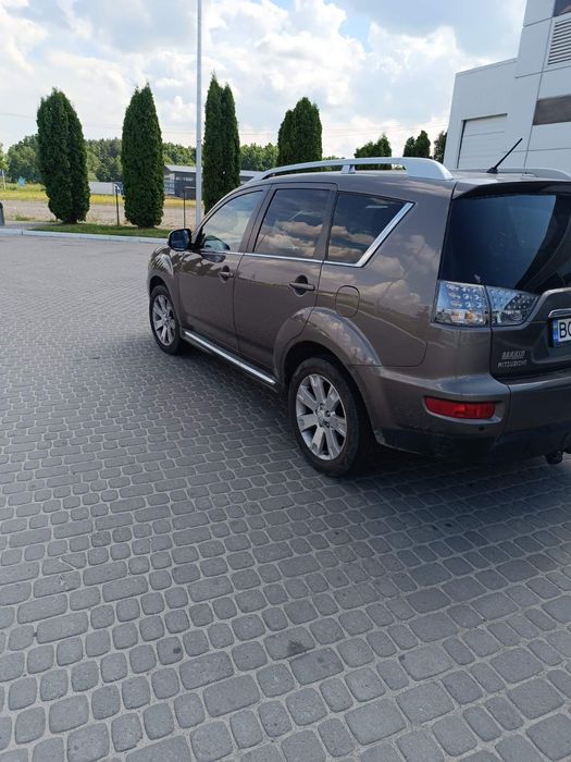 Мітсубіші аутлендер Xl.