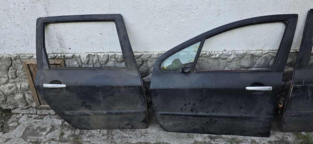 Продам двери Пежо 307 SW