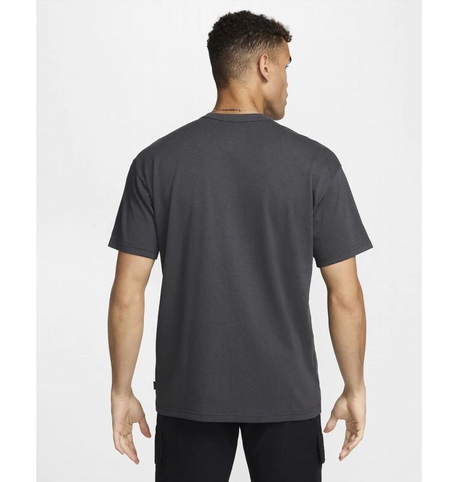 Футболка Nike T-Shirt Sportswear Premium Essentials Black оригінал DO7392-060