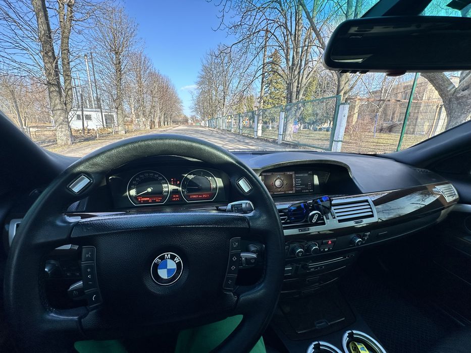 BMW 7 Series (E65)