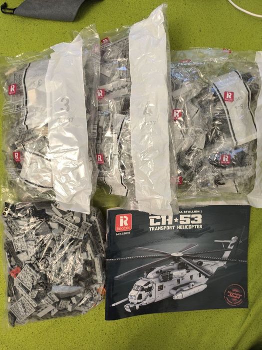 Лего-конструктор вертоліт.