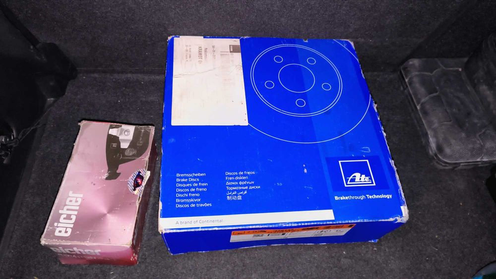 Tarcze Toyota Auris ATE przód + klocki EICHER - nowe